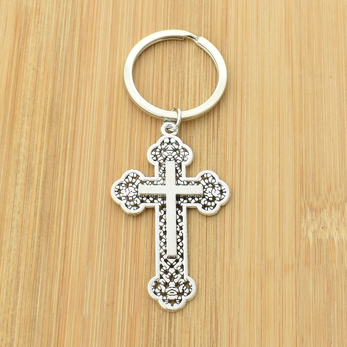 Porte-clés croix chrétienne tréflée argenté