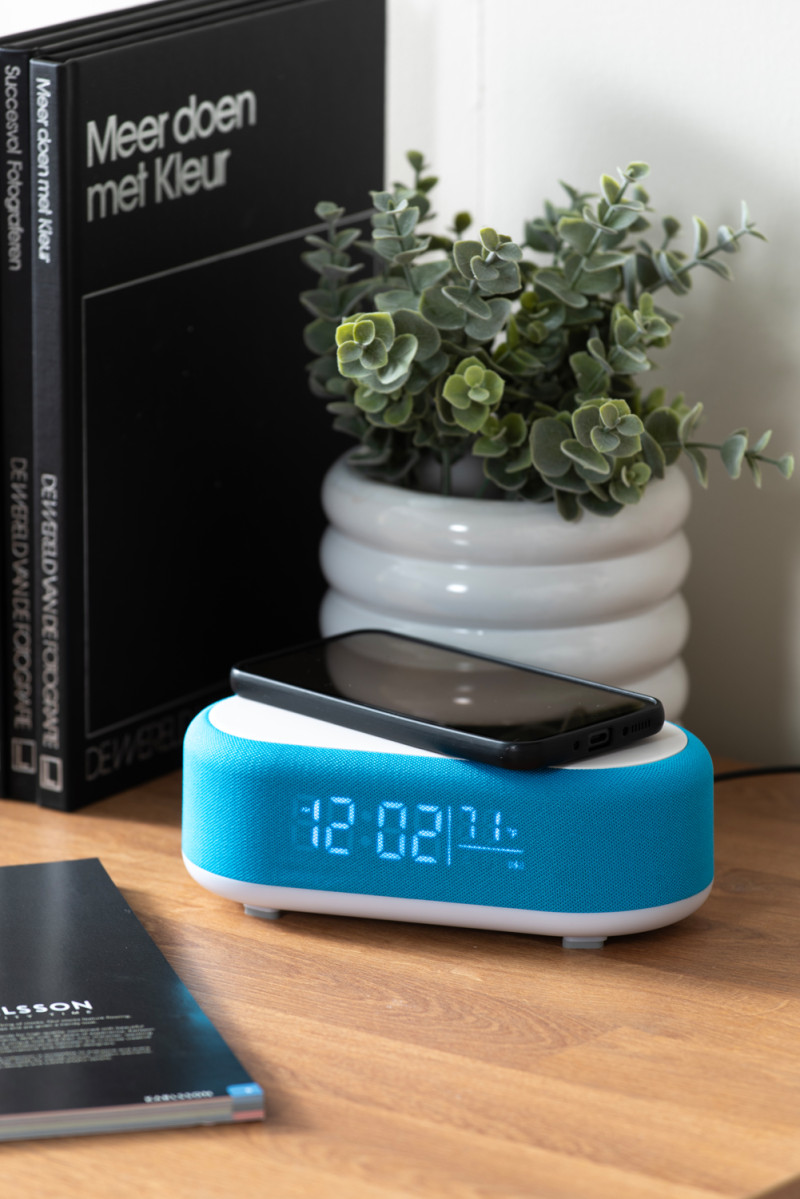 Alarm Clock Vogue w. Phone Charger And Blue Tooth KA6033BK Black