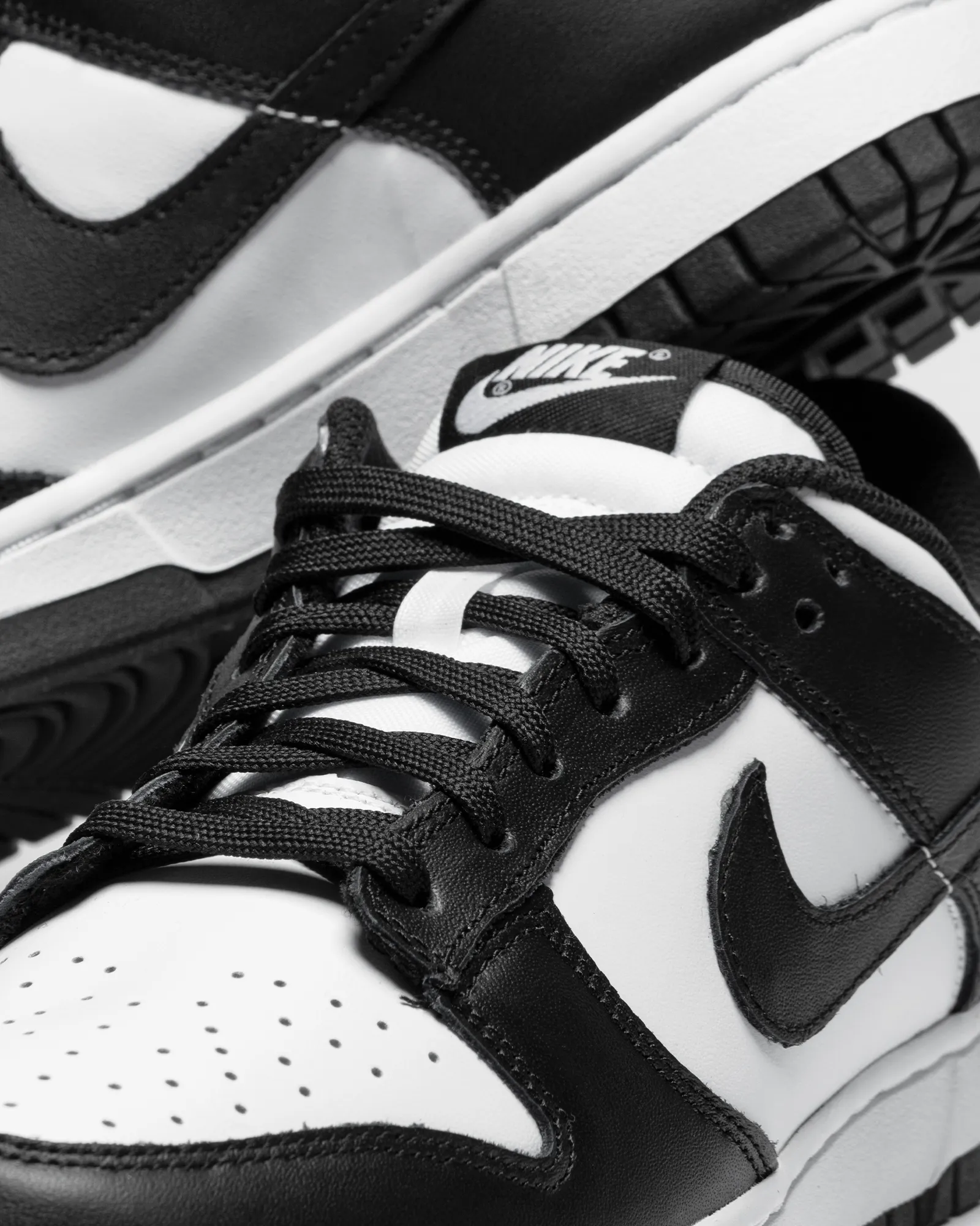 Nike WMNS Dunk Low 