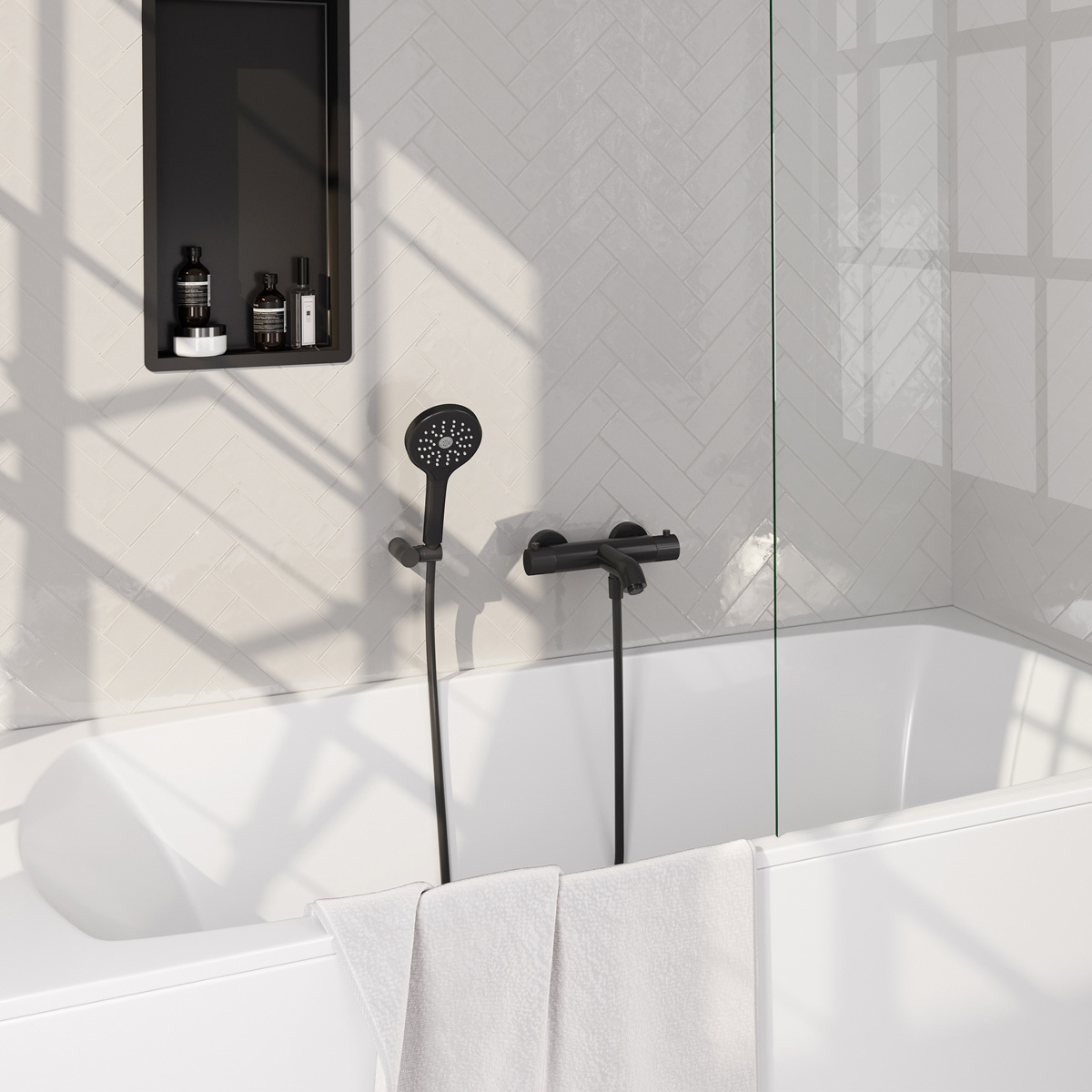 Brauer Stripe thermostatische badkraan met wandhouder en 3 standen handdouche zwart mat