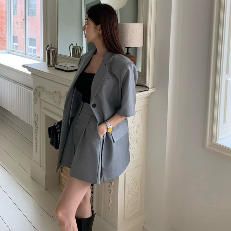 darkroesin - Blazer met korte mouwen en één rij knopen / Jurk met hoge taille en shorts / Set