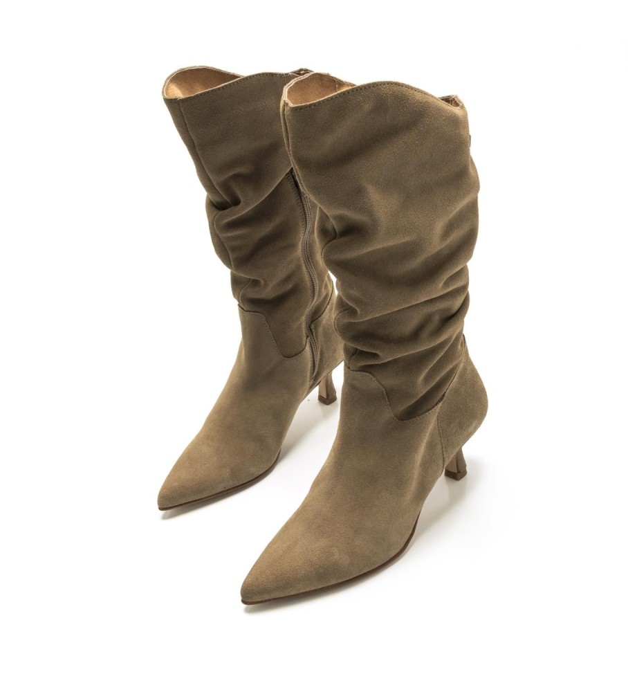 Botas sociais Mustang em couro marrom estilo indie