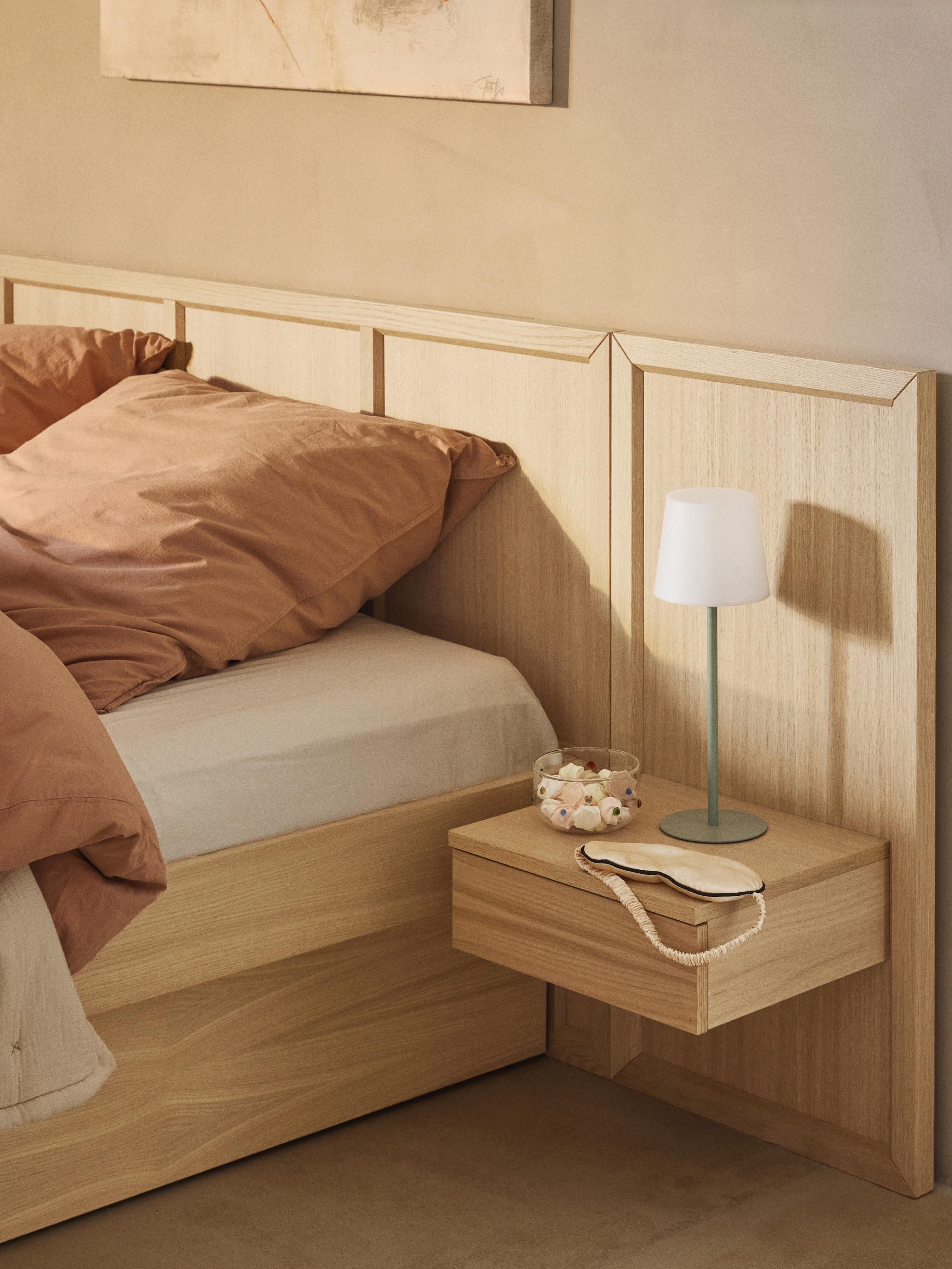 Houten bed Nanto met lades en hoofdeinde