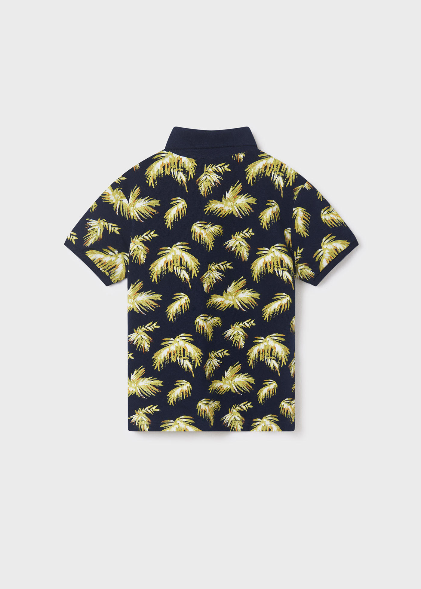 Camisa polo infantil em algodão sustentável com estampa.