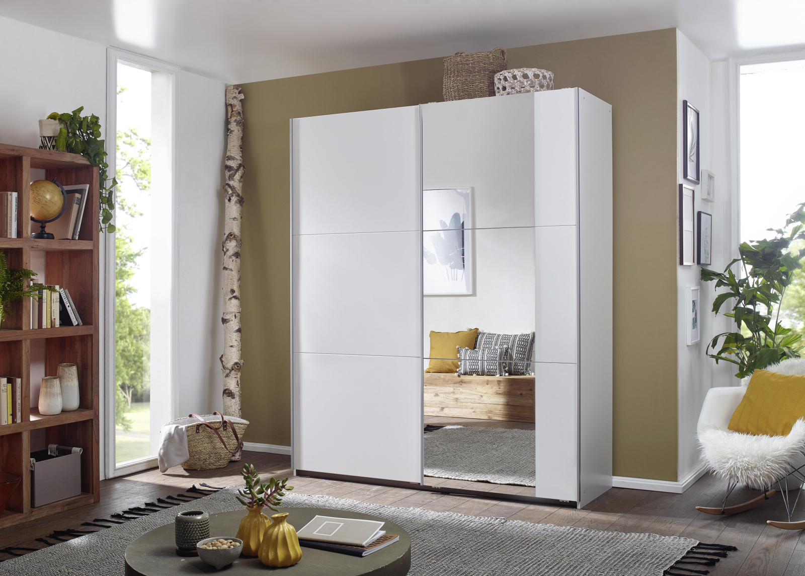 Schwebetürenschrank - alpinweiß - mit Spiegel - 175 cm breit