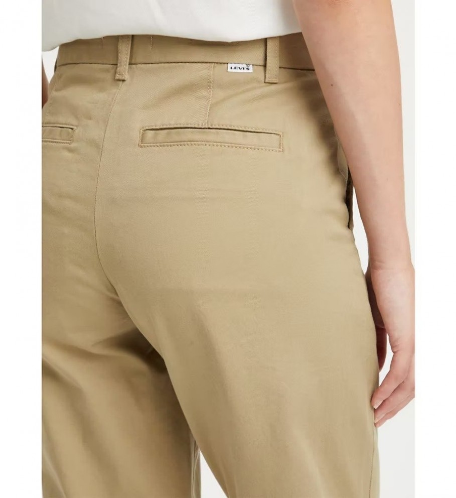 Calça chino Levi's Essential em tons neutros bege