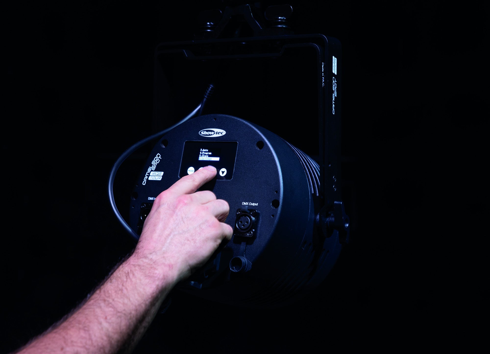 Showtec Cameleon Spot 18Q6 Tour RGBWA-UV LED spot