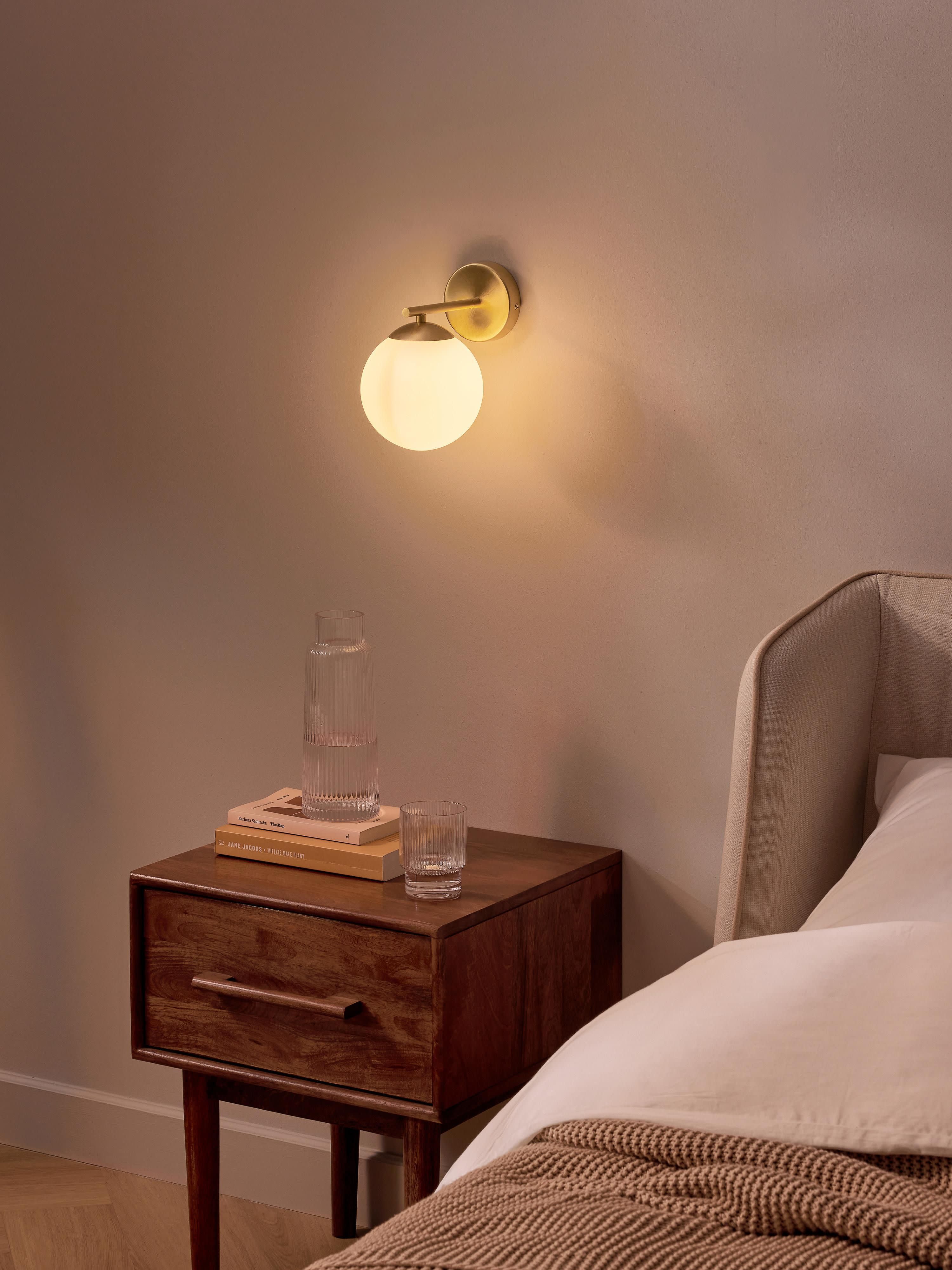 Wandlamp Atlanta van opaalglas