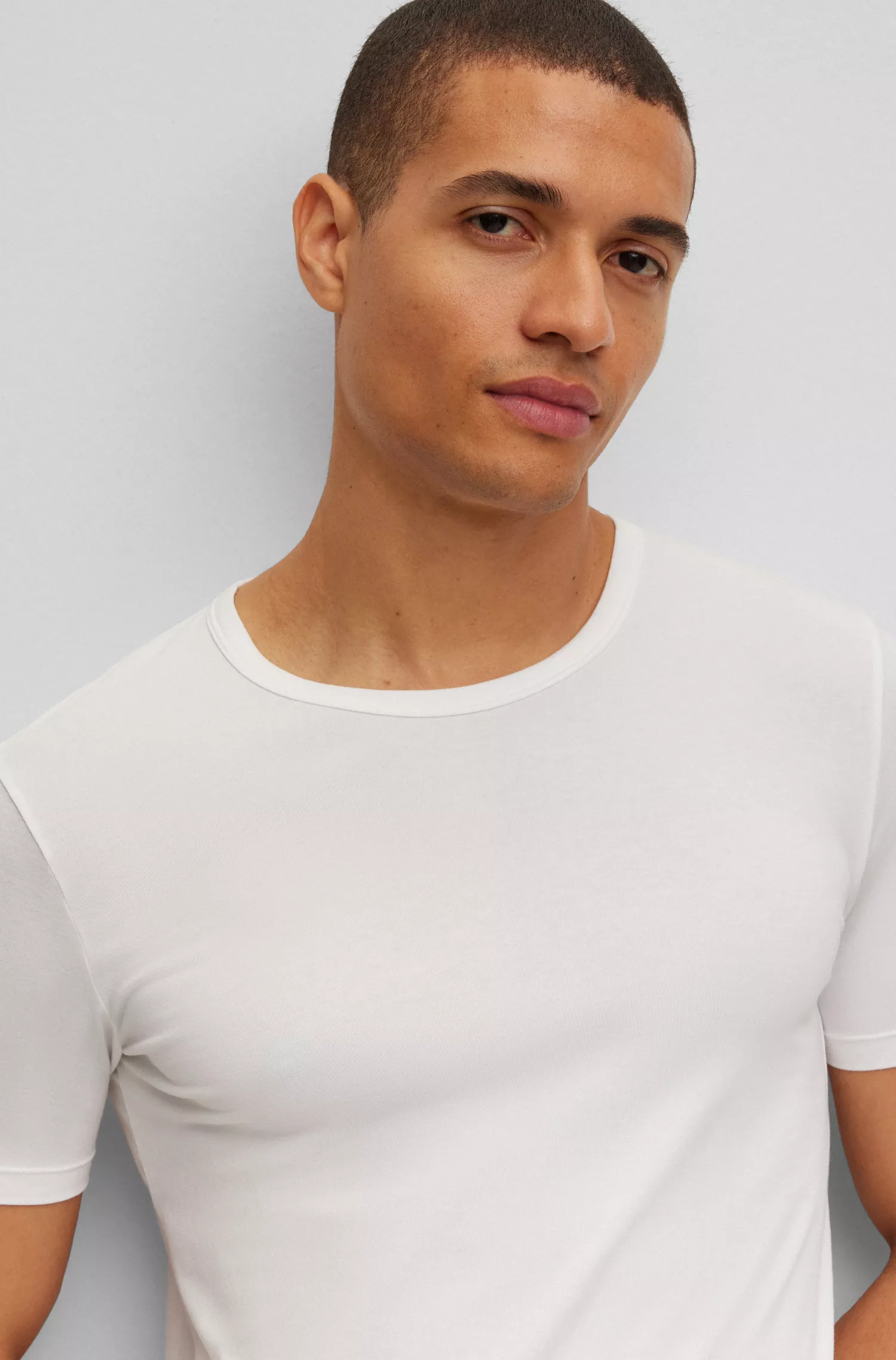 BOSS Black - Pacote com duas camisetas de algodão elástico com logotipo.