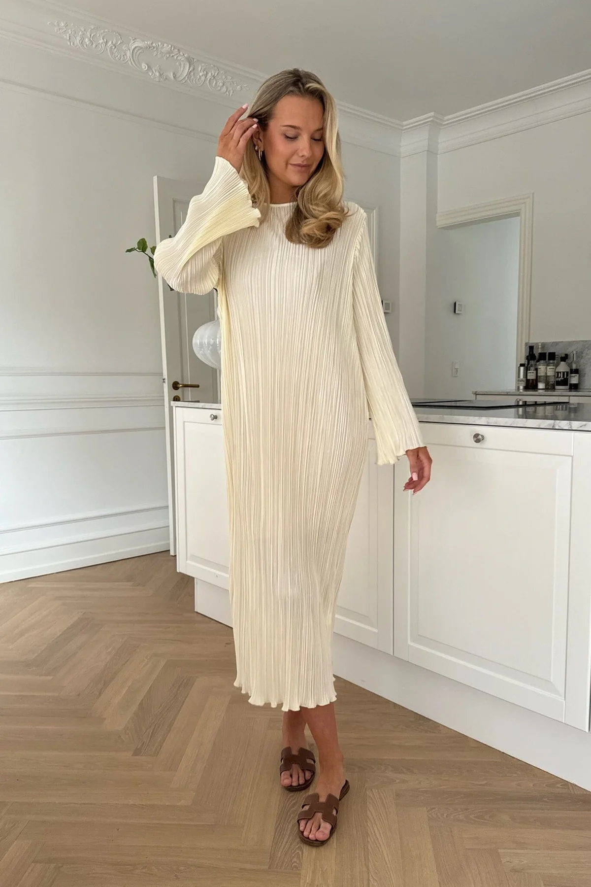 BYIC Kellyic Long Plissé Dress of off white