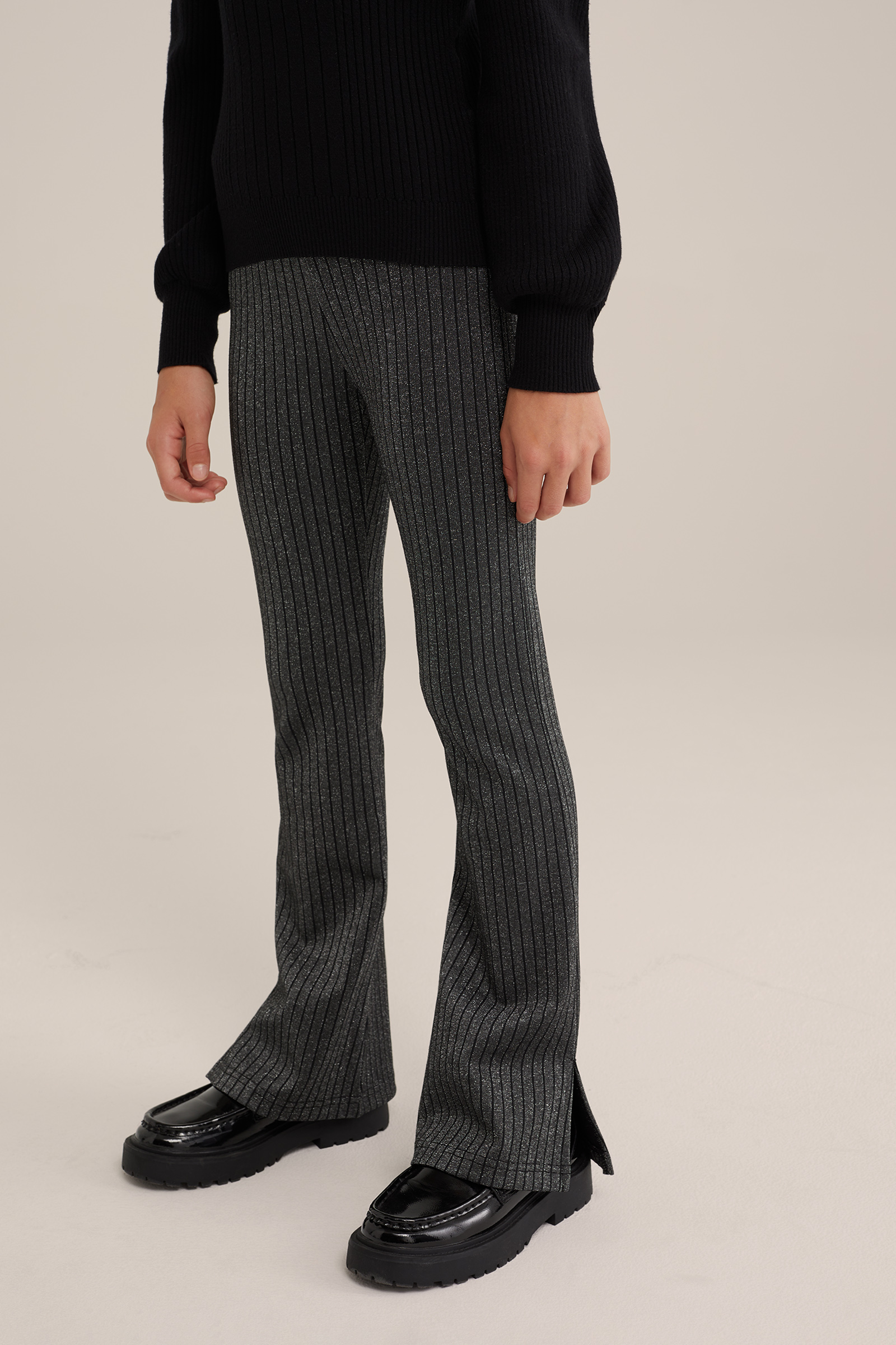 Meisjes flared legging met gilttergaren WE Fashion Zwart