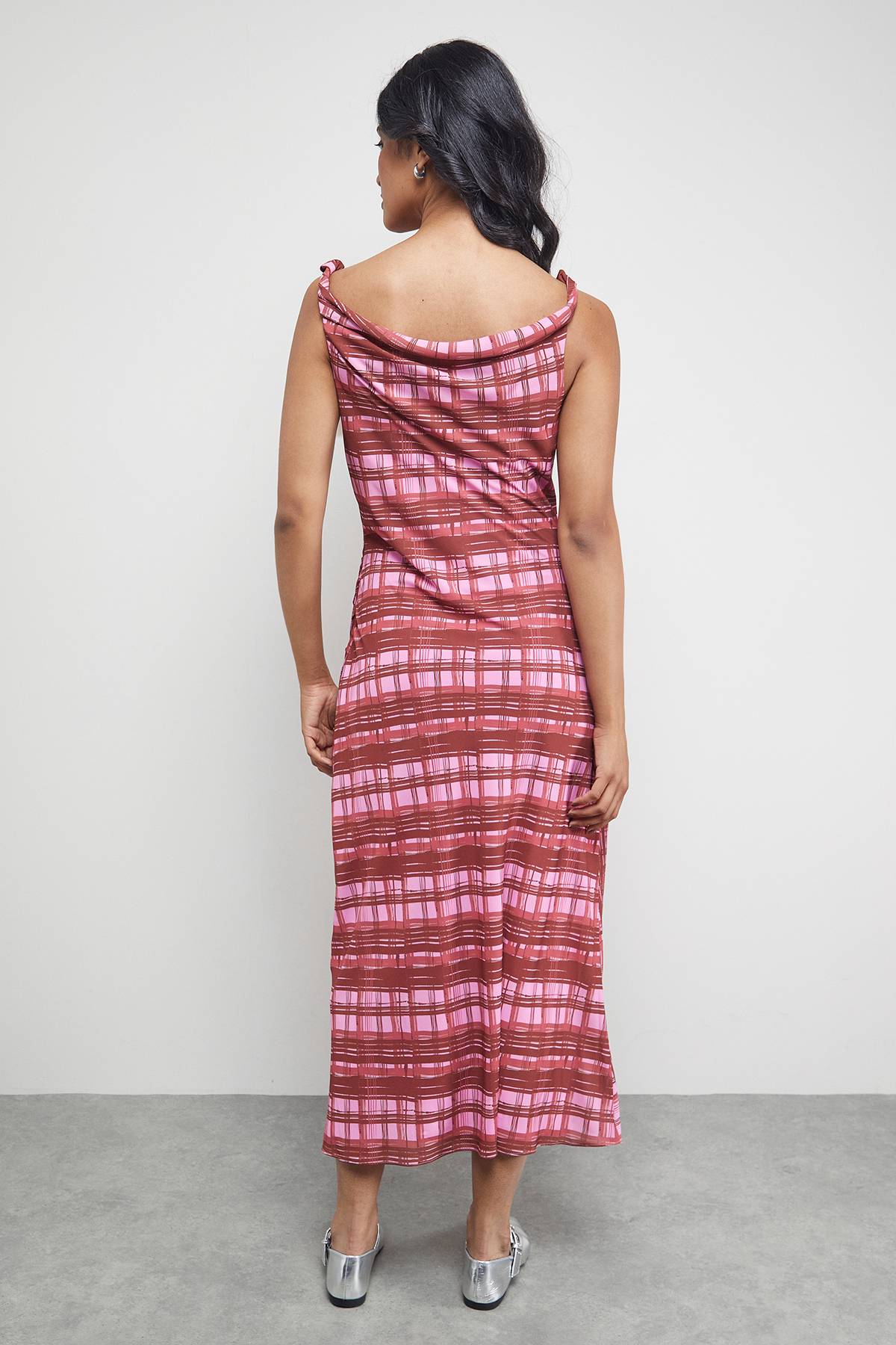 Warehouse Robe Midi Portefeuille Tony en Mousseline à Col Bénitier avec Boutons
