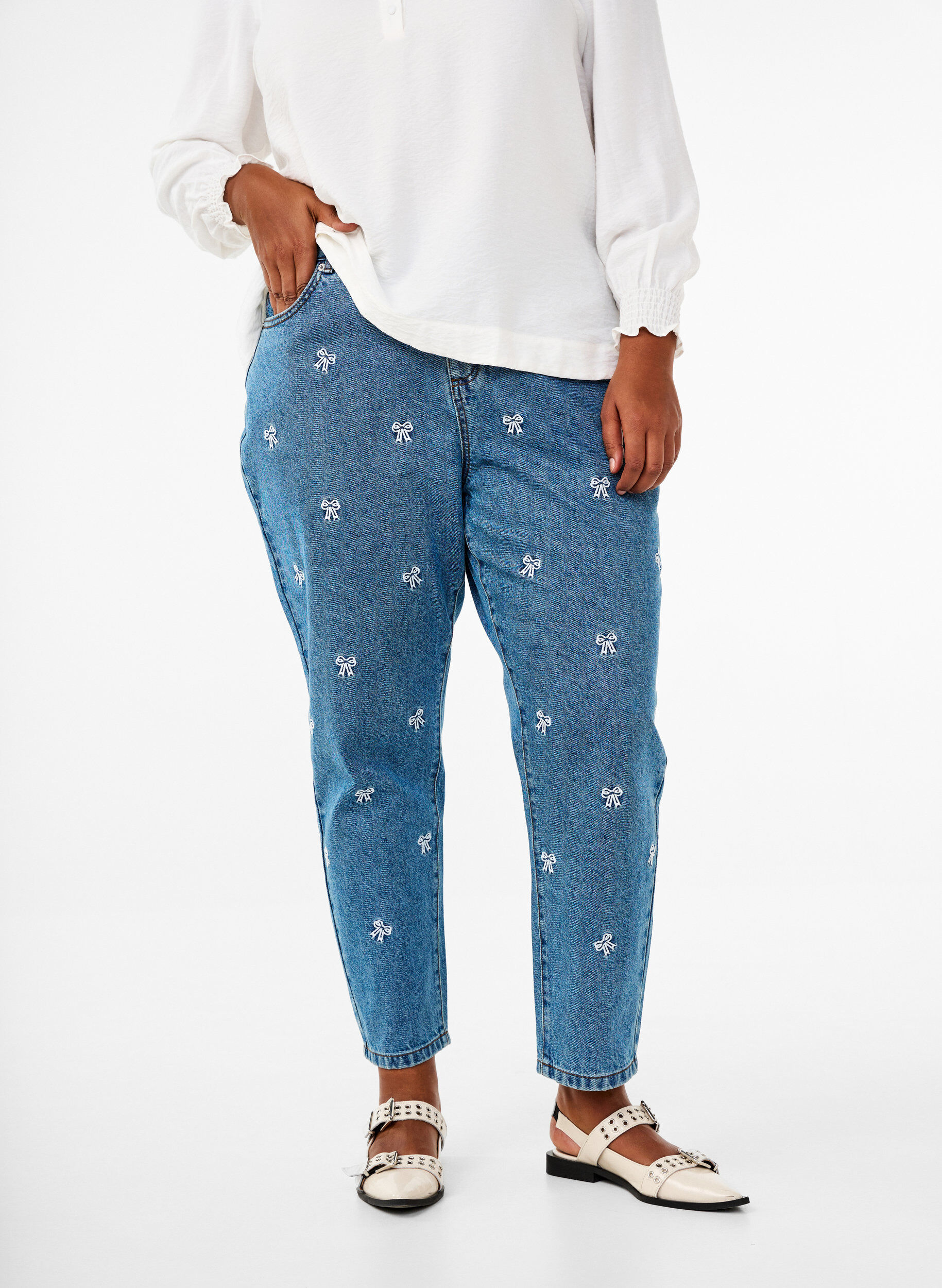 Mille mom fit jeans med broderi