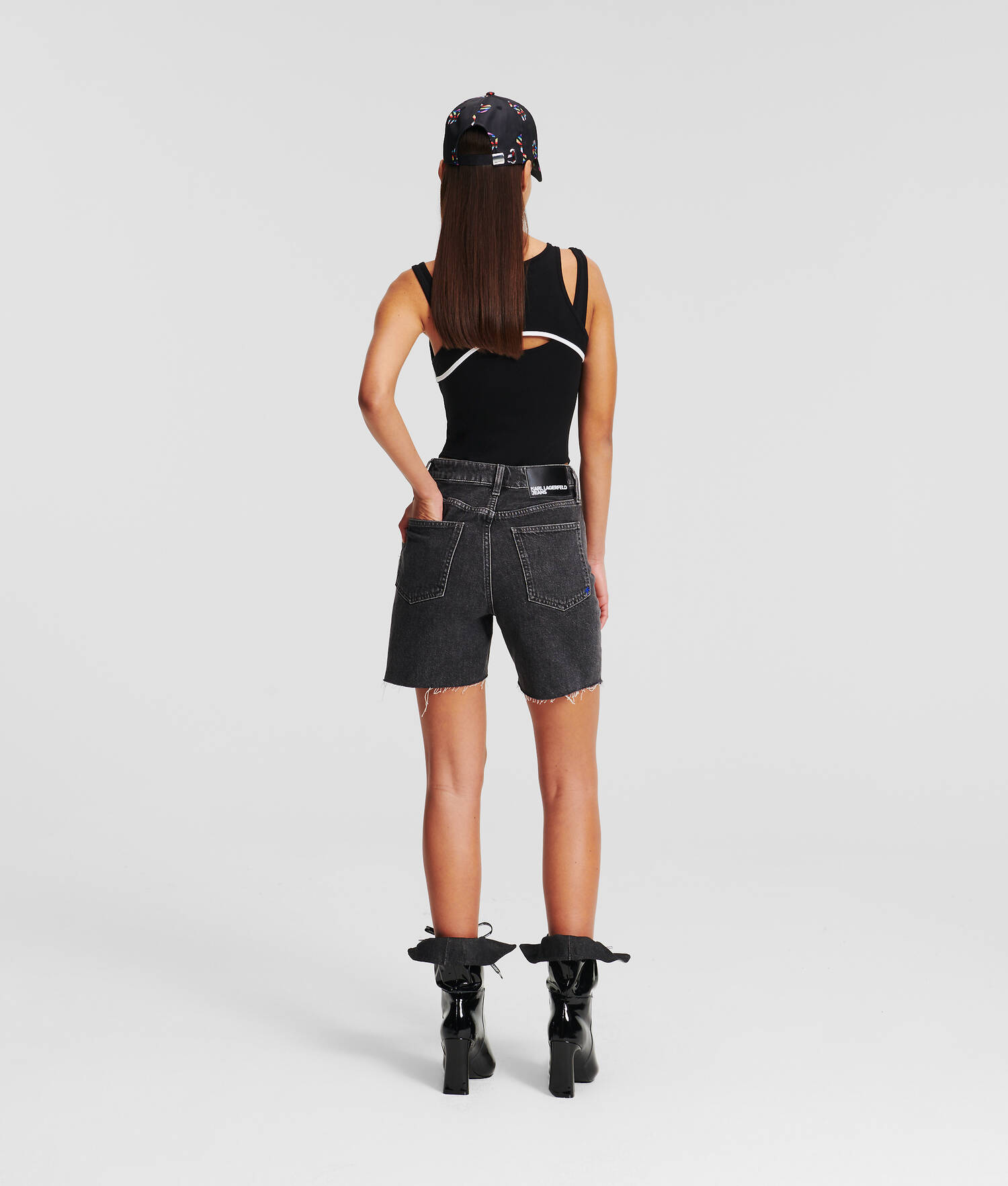 SHORT EN DENIM FUSELÉ TAILLE HAUTE KLJ