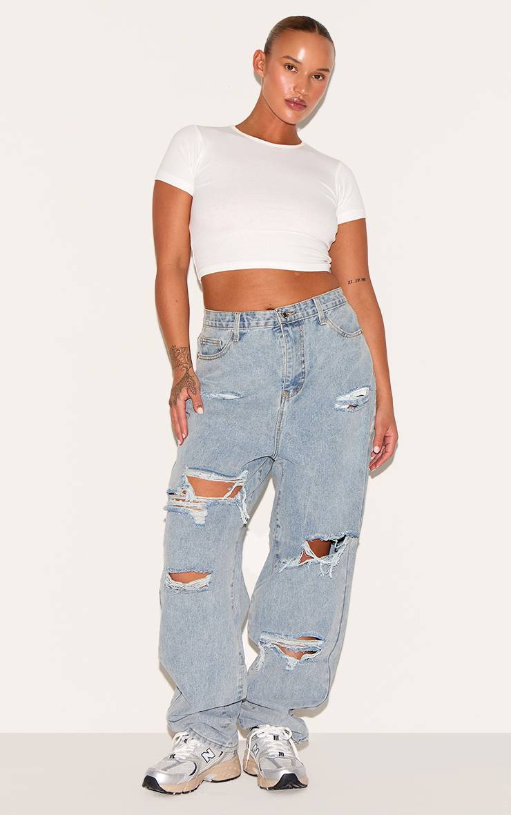 Light Blue Wash Prettylittlething Plus Jean Mom Délavage Clair Déchiré