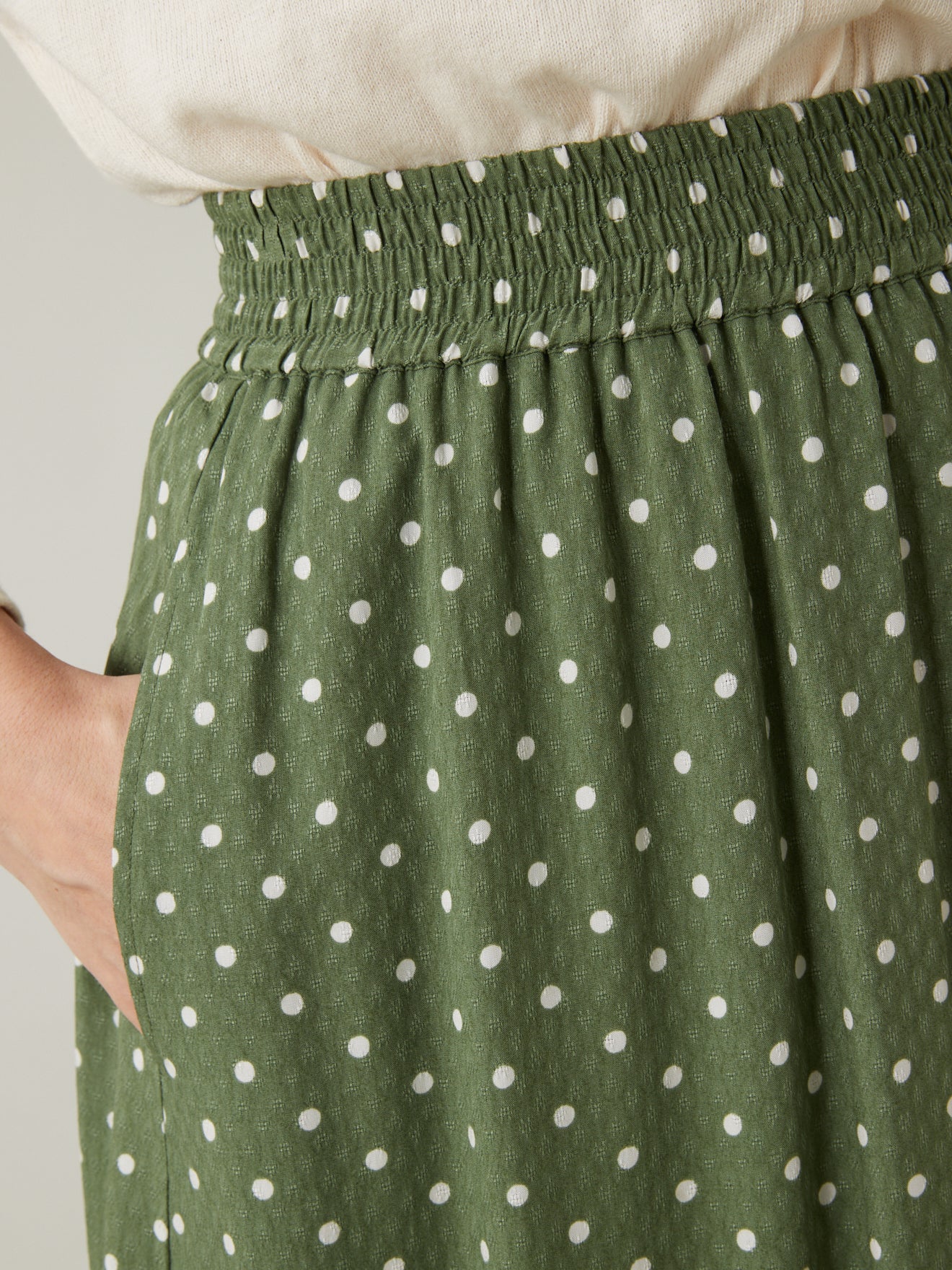 Jupe mi-longue à pois tissu façonné femme