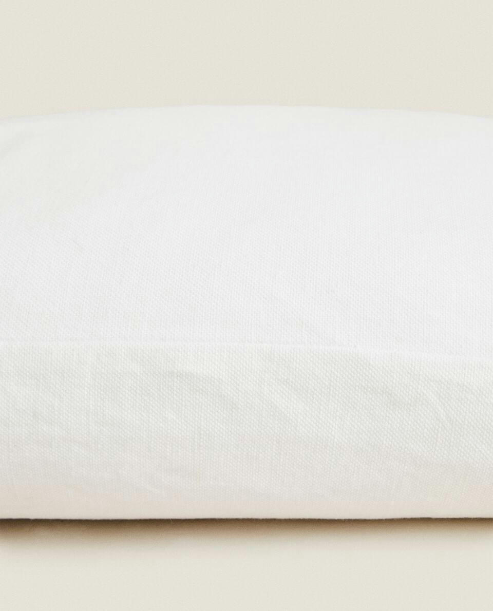 CAPA DE ALMOFADA COM COSTURA DETALHADA