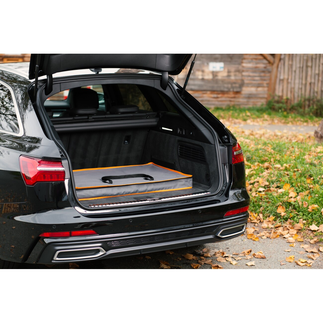Knuffelwuff faltbare Hundebox Auto Transportbox Alverstone mit Aluminiumgestell für den Kofferraum M