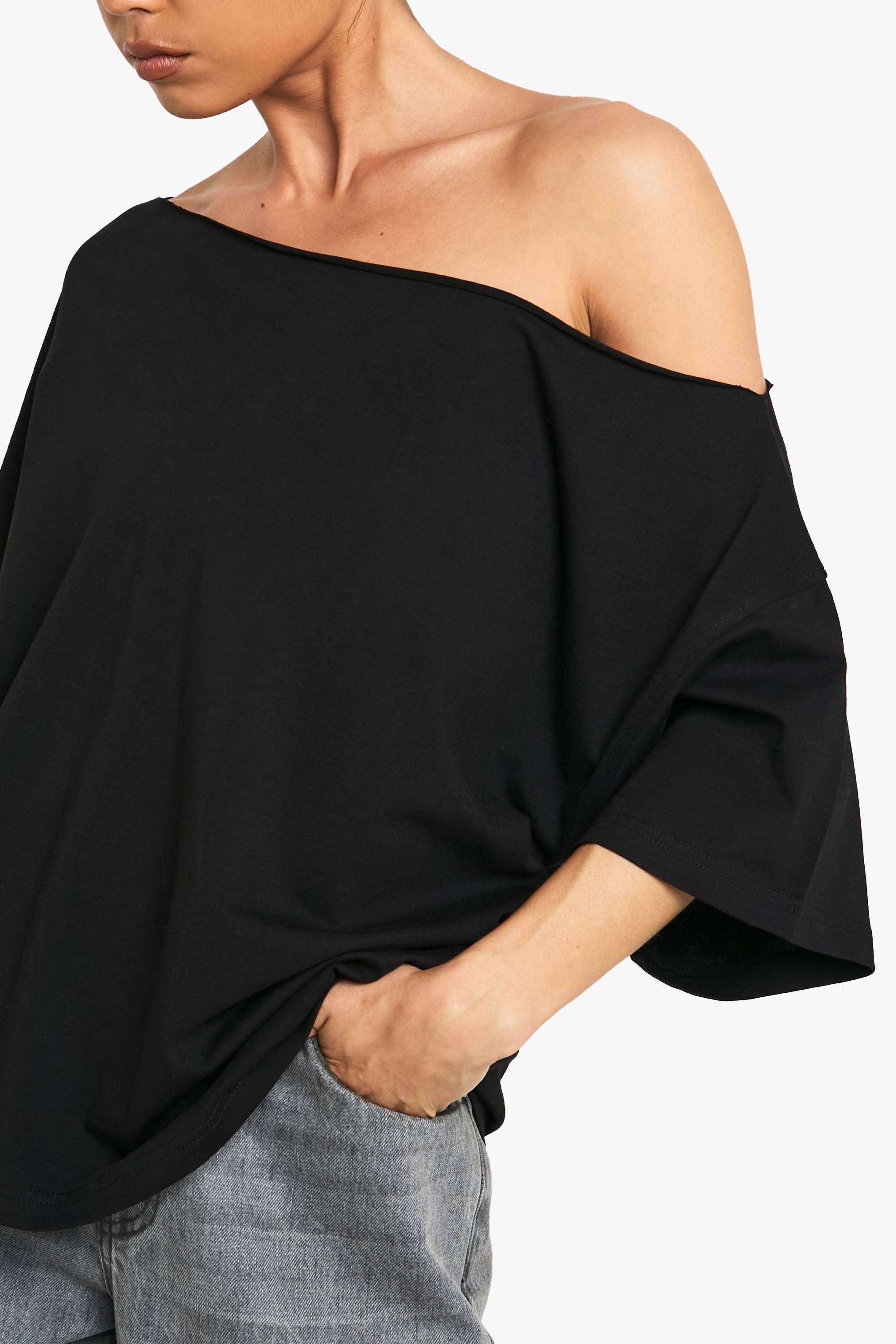 boohoo T-shirt oversize à épaules dénudées