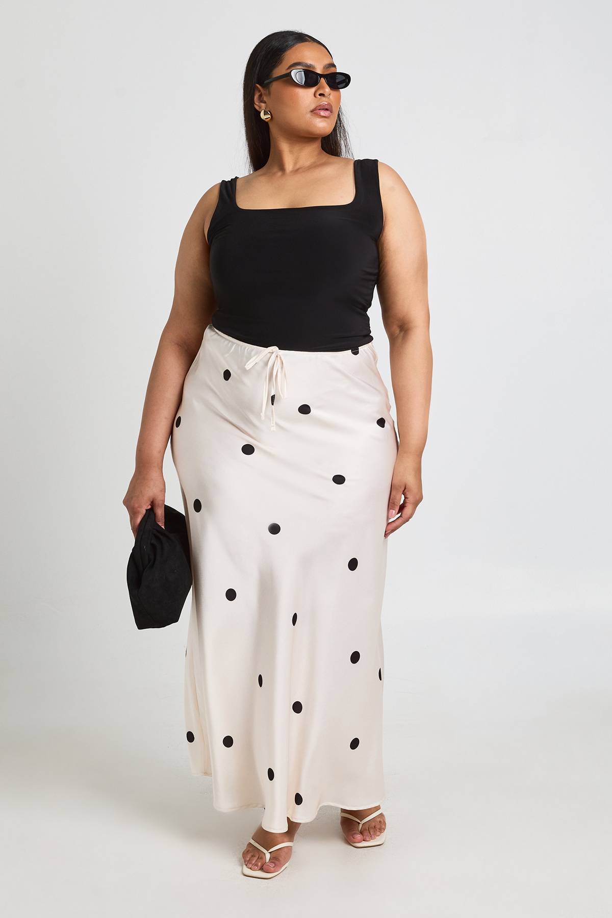 boohoo Jupe Longue Satinée À Pois Avec Cordon De Serrage Grande Taille