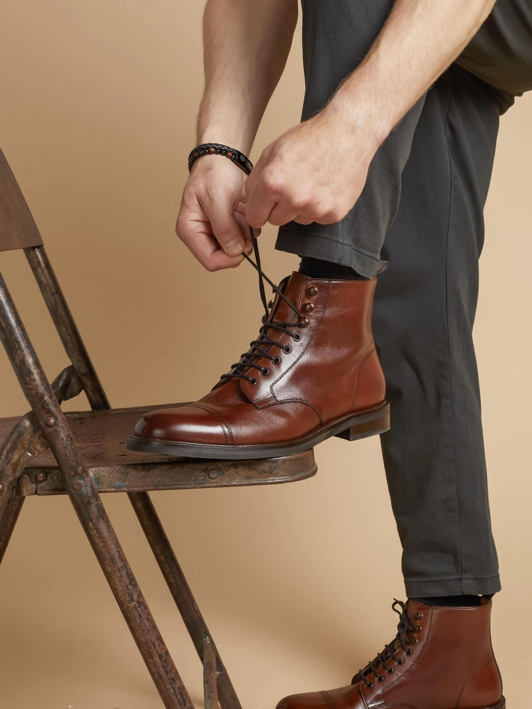 Bruin - Jones Bootmaker Finch Boots met Vetersluiting van Leer