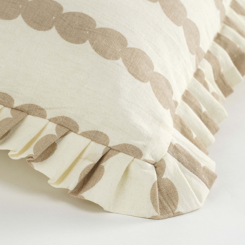 Kussen streep hart off white ruffled 55 x 35 cm