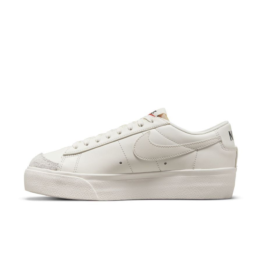 Nike Chaussures Blazer Low Platform - Blanc Cassé/Noir Femme
