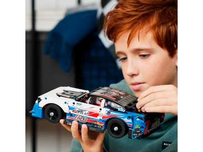 LEGO NASCAR® Next Gen Chevrolet Camaro ZL1 (42153)