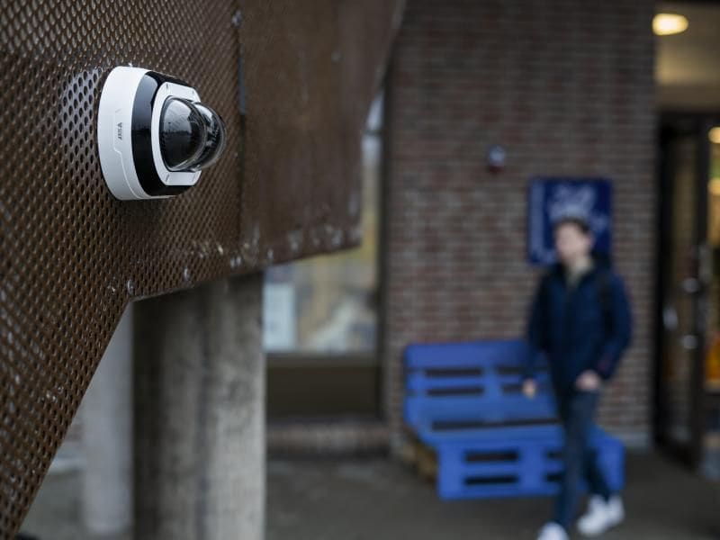 Axis Netzwerkkamera P4708-PLVE KI-gestützte 2x8 MP Dual-Sensor-Kamera mit 30 Bildern pro Sekunde