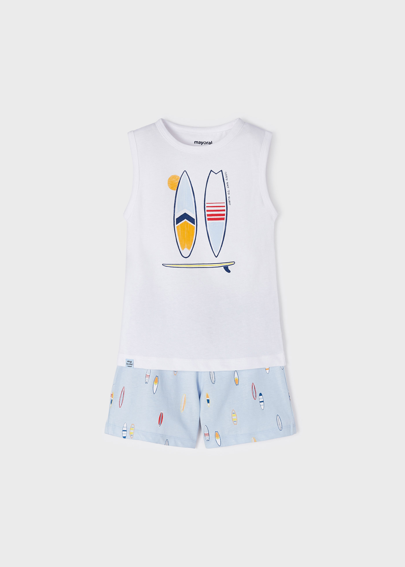 Pijama infantil confeccionado com algodão sustentável.