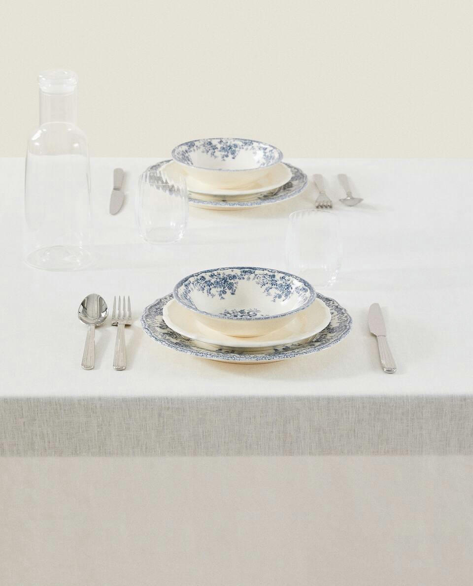 TOALHA DE MESA DE LINHO COM DETALHE EM VIÉS