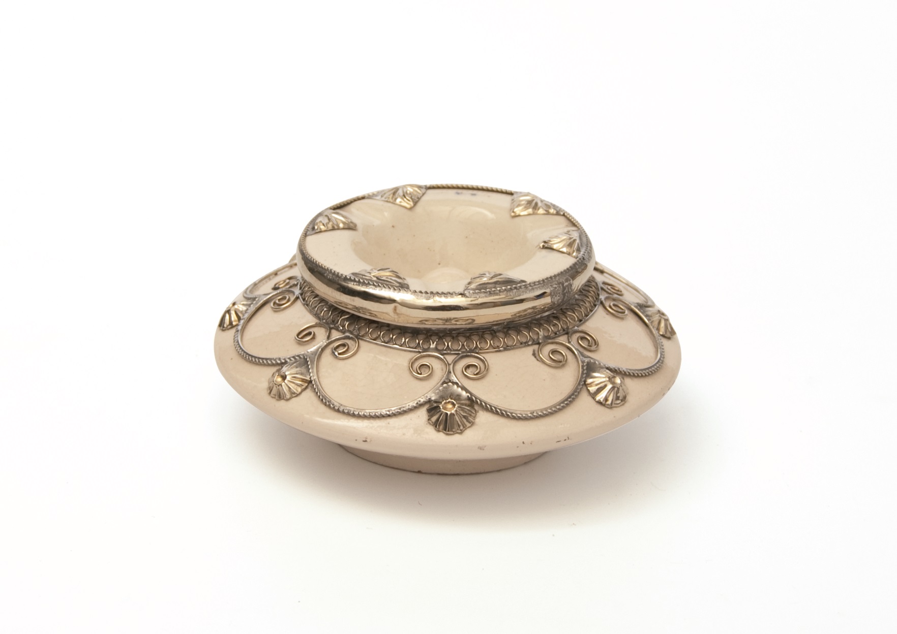 Aschenbecher mit Metallverzierung, weiß, silber, Ø 14 cm, H 6 cm günstig bestellen