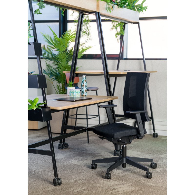 Chaise de bureau Difesa tissu et maille - dossier haut - mécanisme synchrone - pieds noir