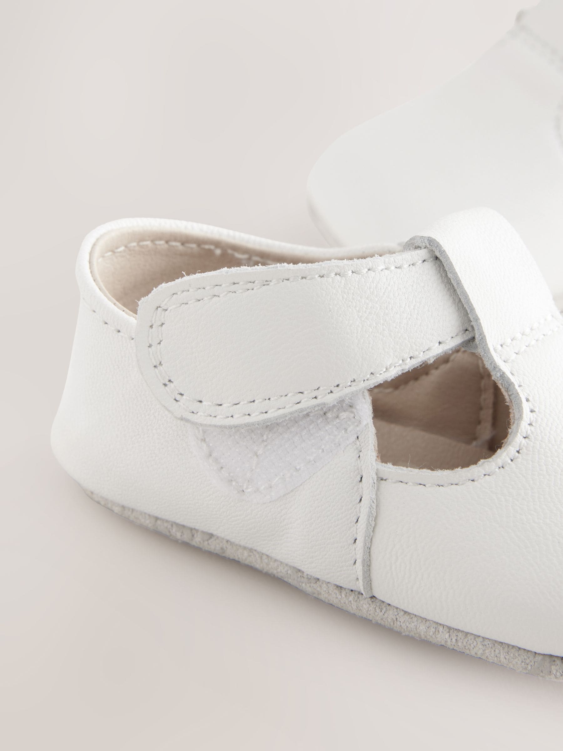 Wit - Leren babyschoen met T-bandje (0 - 24 mnd)