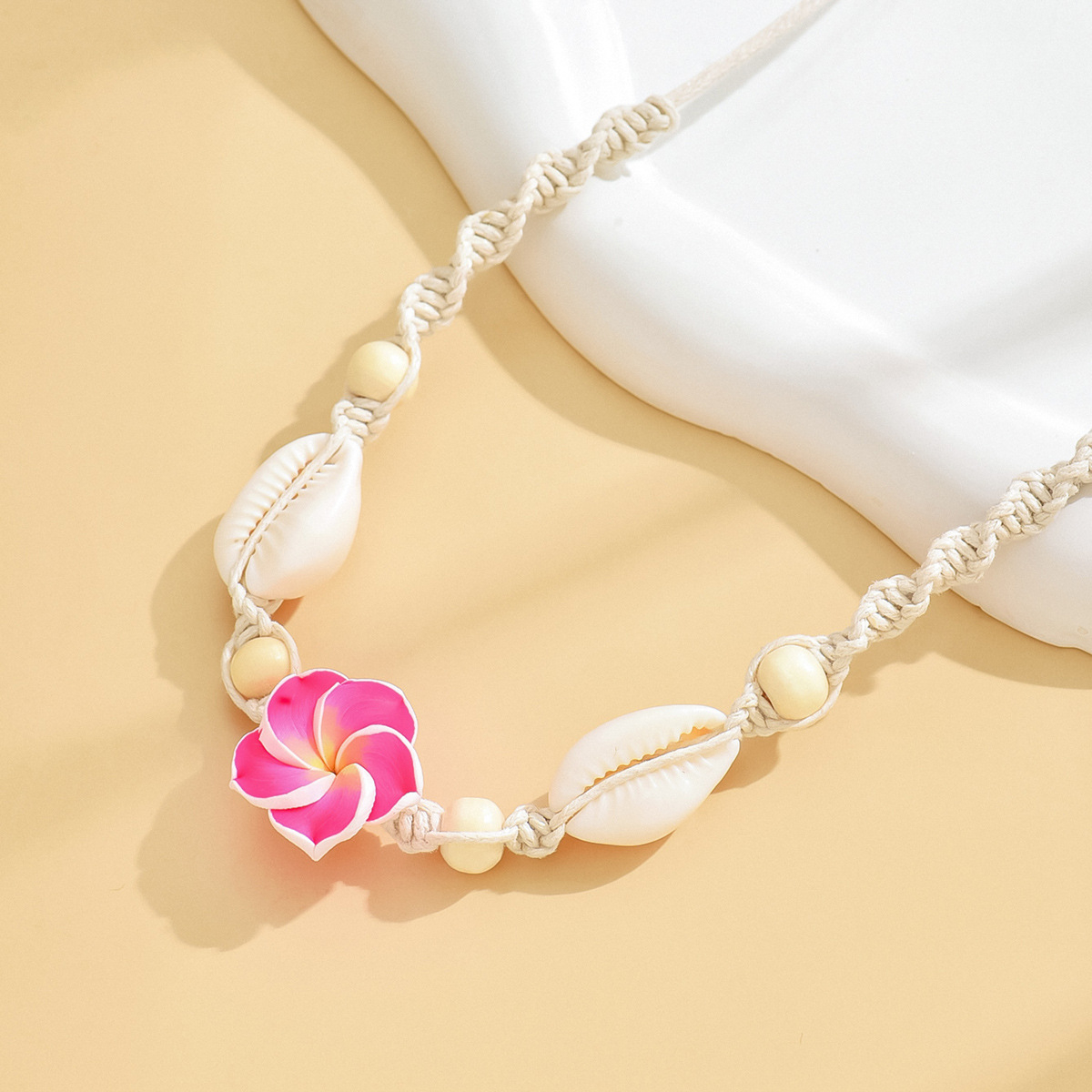 (18-70cm) Geflochtene Makramee Halskette Muschel Sommer Modeschmuck Boho Accessoire mit Blume - Weiss / Pink