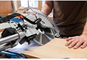 Bosch Professional GCM 305-254 D Afkortzaag - 1500 Watt - inclusief Zaagblad standaard voor hout, 2x steun, stofzak, klem