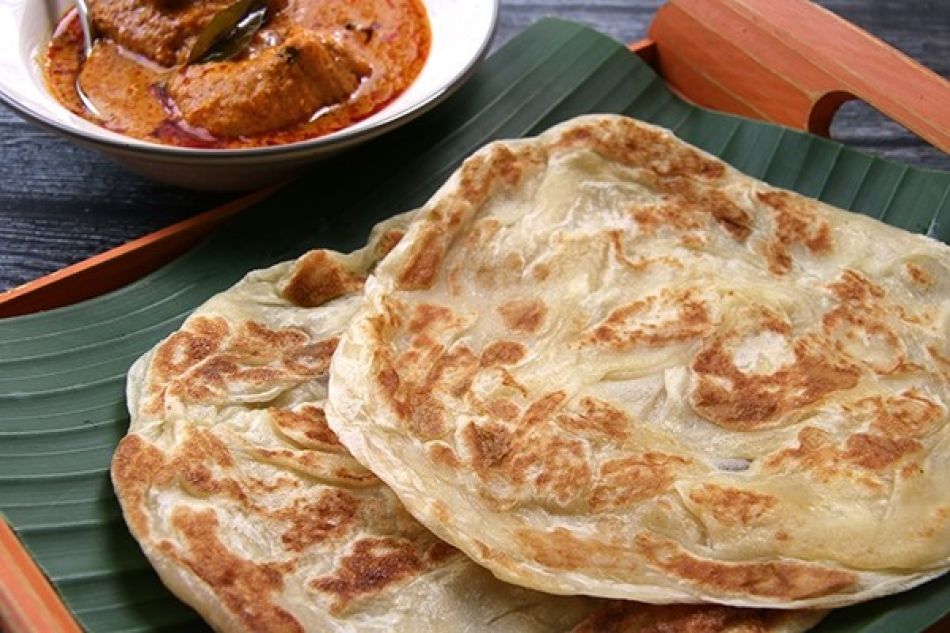 Roti Paratha met Rode Curry