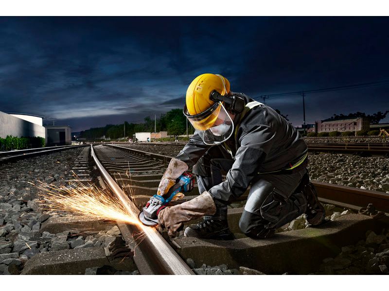 Bosch Professional Akku-Winkelschleifer GWS 18 V-11 in L-BO Winkelschleifer für anspruchsvolle Arbeiten