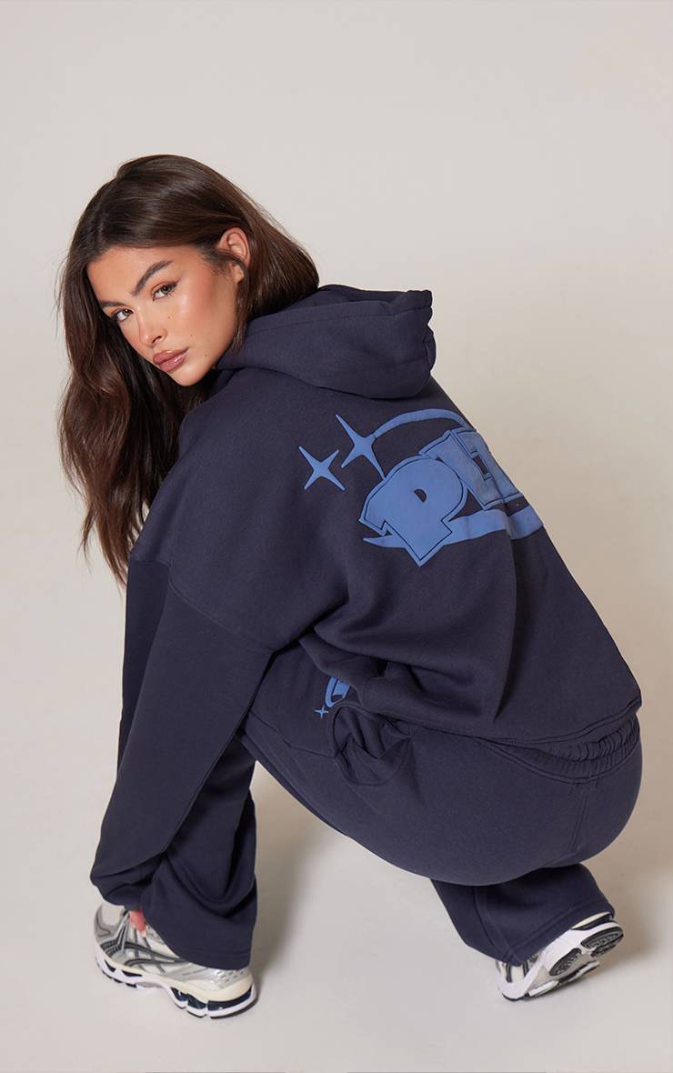Bleu Marine Sweat À Casynthétiqueche Oversize Prettylittlething Avec Impression Bouffante