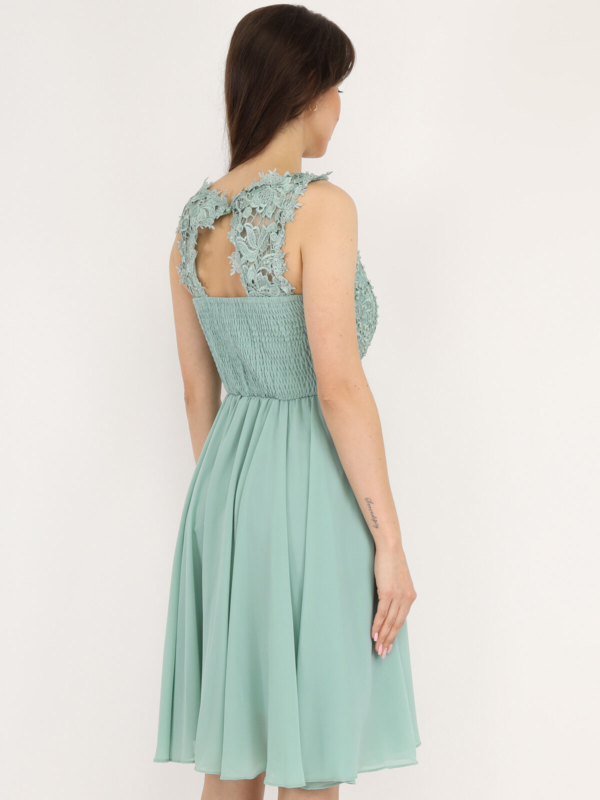 Robe patineuse à broderie et perles- Vert clair