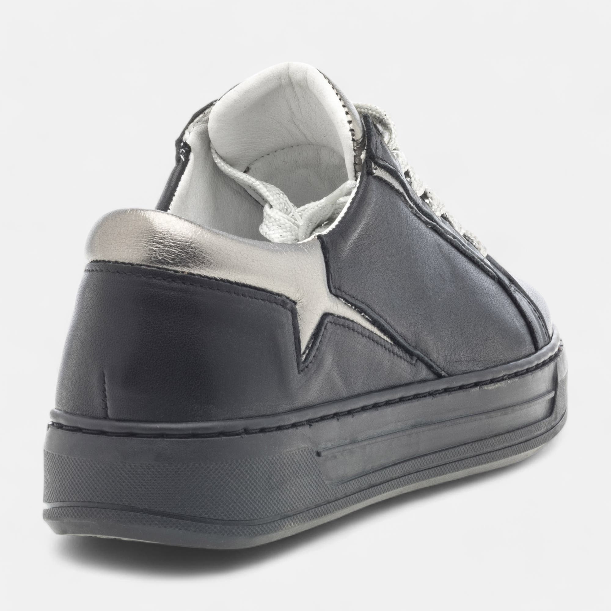 Baskets basses Femme en cuir noir
