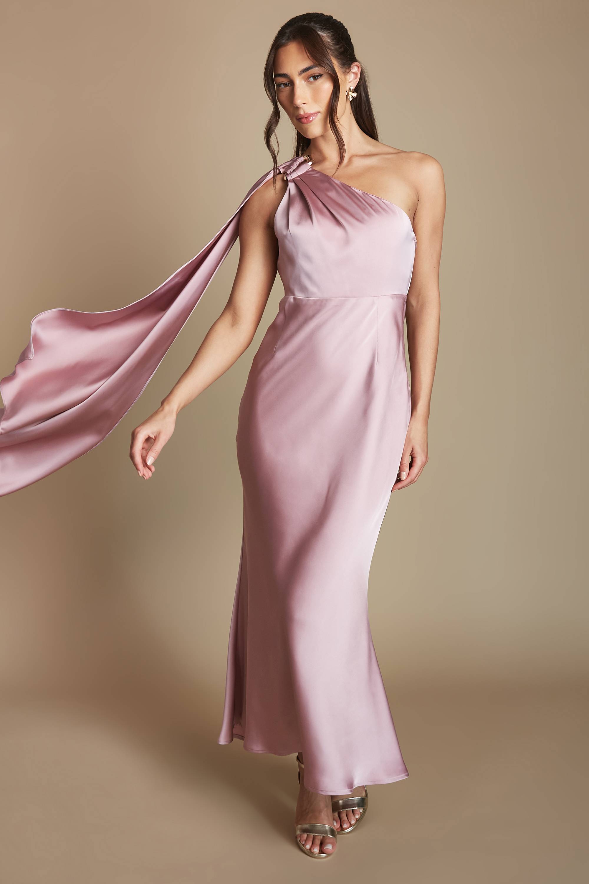Coast Robe Longue Satinée Asymétrique Petite Taille Pour Demoiselle D'honneur Avec Finition Dorée