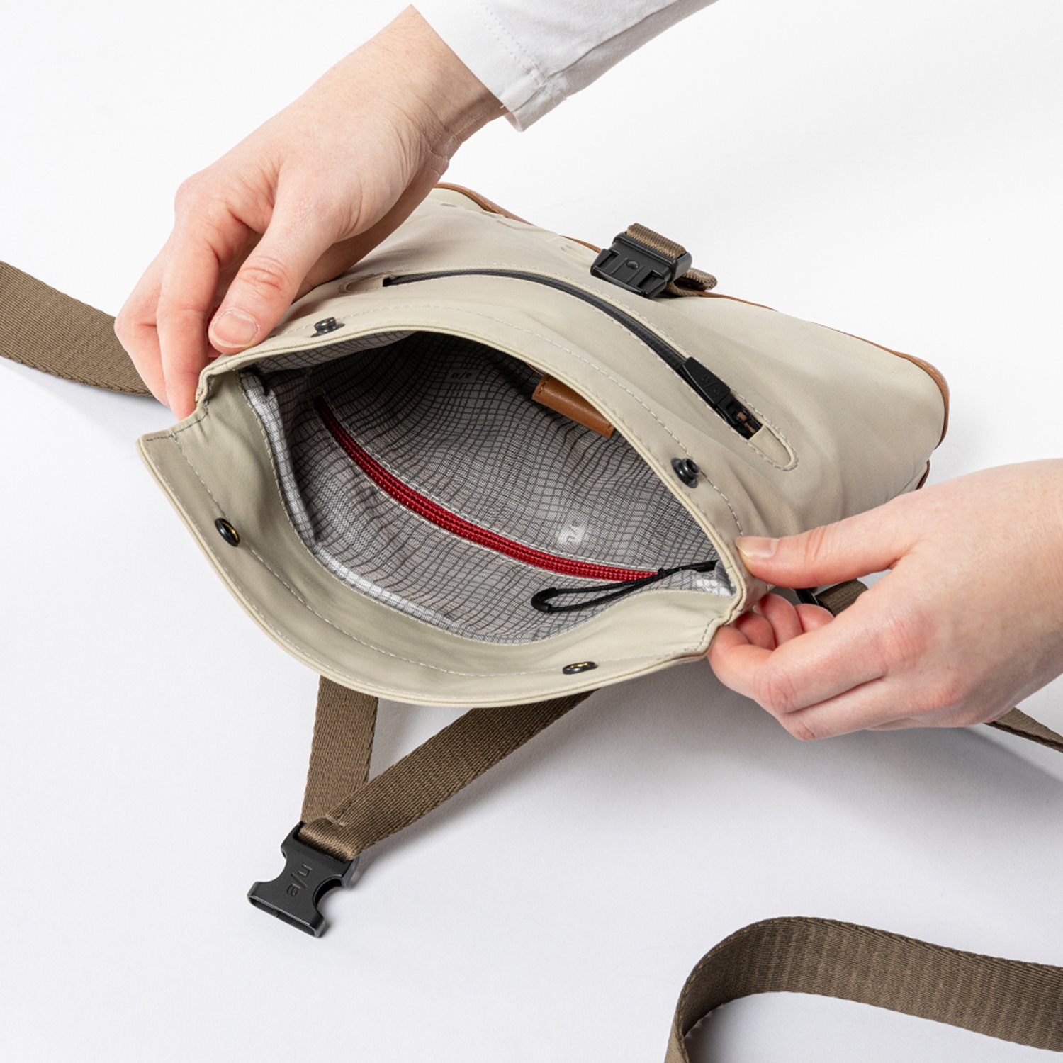 Aunts & Uncles Japan Tsu Waistbag dust