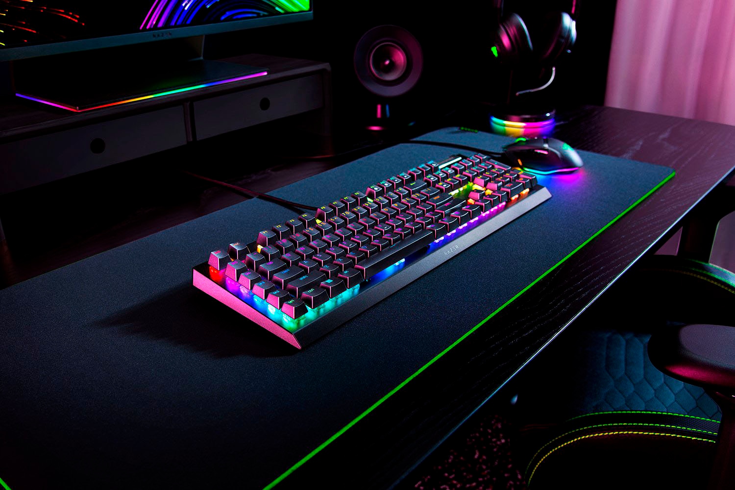RAZER Tastatur »BlackWidow V4 X - Grün Switch - DE« (Funktionstasten | Lautstärkeregler | Makro-Tasten | Multimedia-Tasten | Profil-Speicher | USB-Anschluss | Ziffernblock)