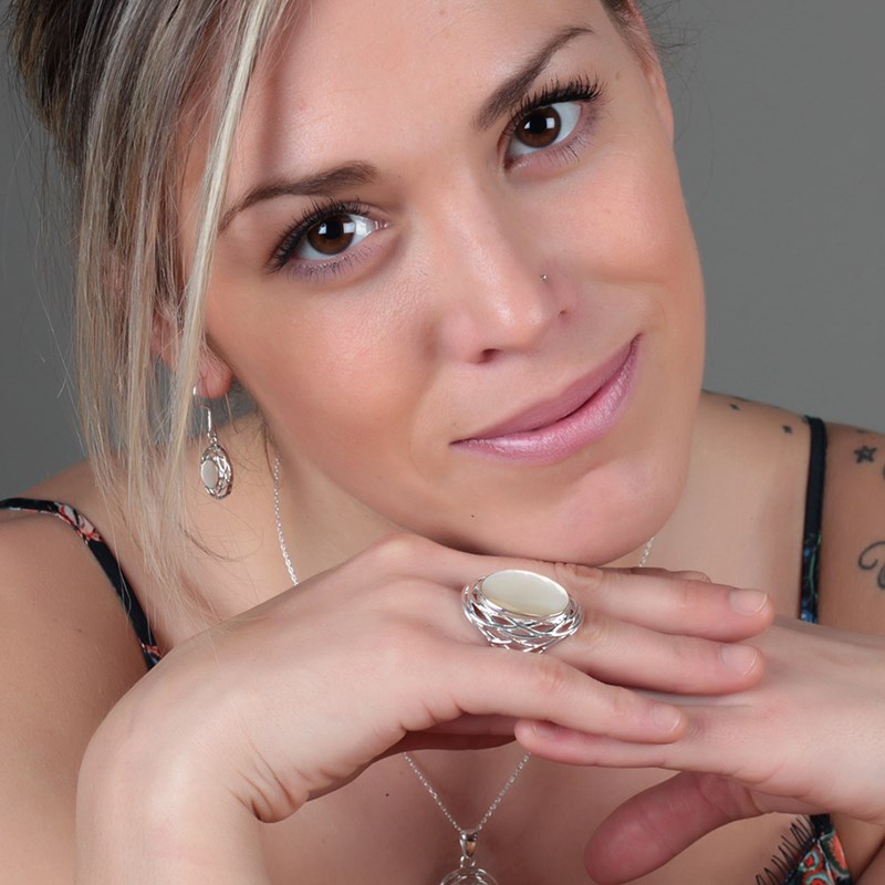 Bague Cabochon de Nacre Blanche Ovale en Argent 925 - Monture Nid - Aden Bijoux