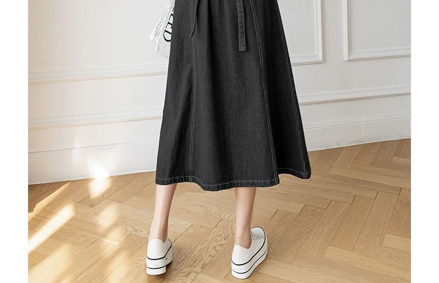 Hanji - Spaghettiband denim overall midi A-lijn jurk