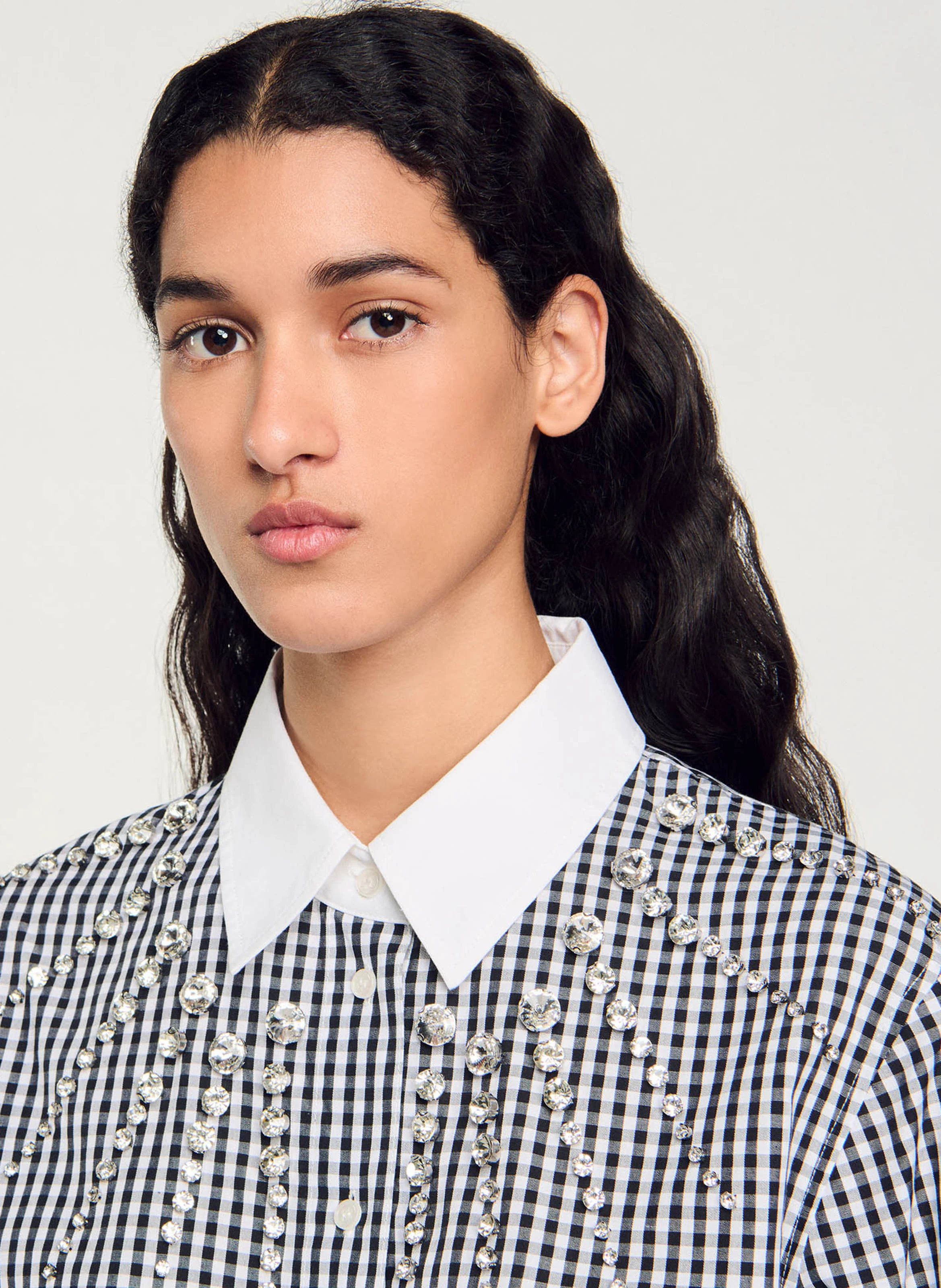 Chemise col classique en coton strass | Noir