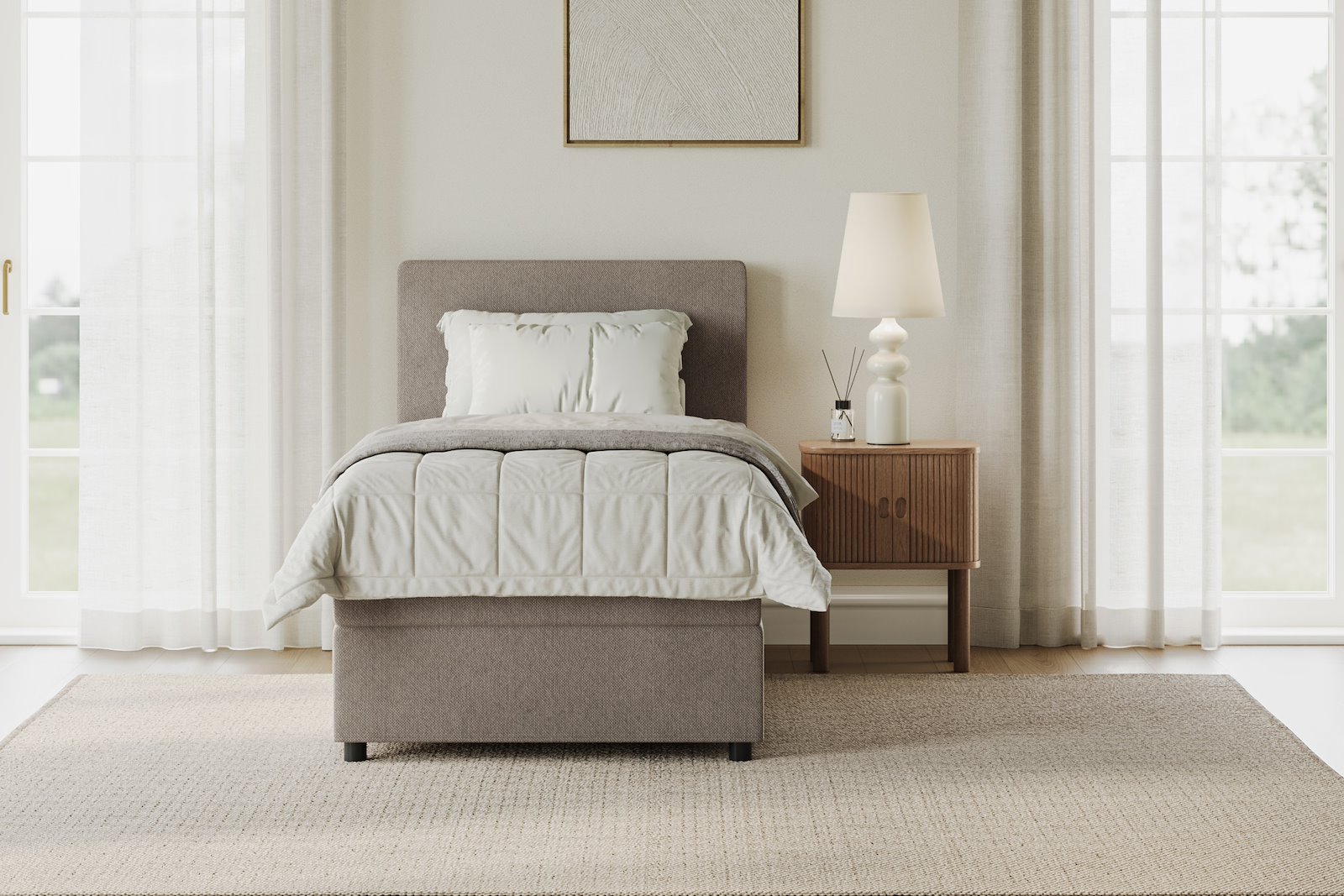 Premium 10 oppbevaringsseng 90x200 cm Magasinseng med oppbevaring, åpnes fra siden. I tekstil storm 09 beige, med medium fasthetsgrad og premium 10 overmadrass, Sorte ben. Sengegavl selges separat.