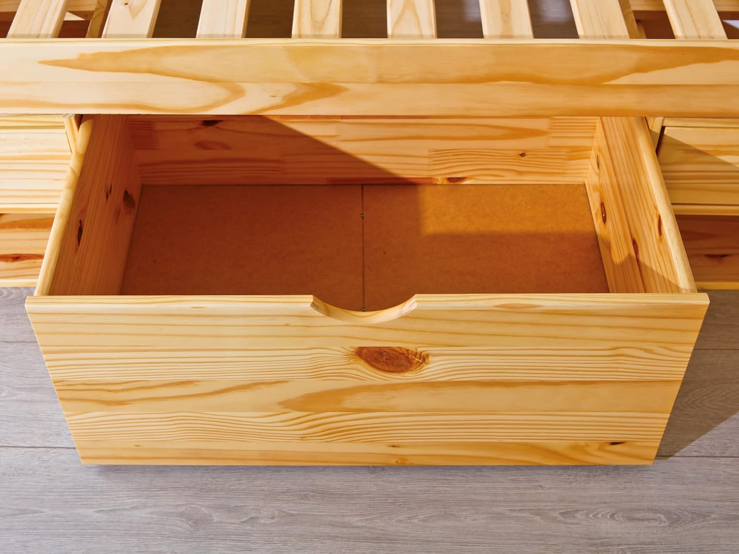 Inter Link - Funktionsbett - Bett mit Schubladen - Doppelbett 160 x 200 cm - 2 Große und 4 kleine Schubladen - Nachtkommode - Kiefer massivholz - Inkl Lattenrost - Natur lackiert - Claas
