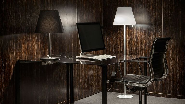 Vitra EA 117 bureaustoel Hopsak zwart, verchroomd, harde wielen